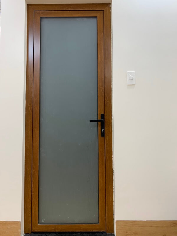 cửa nhôm 1 cánh phòng ngủ full kính